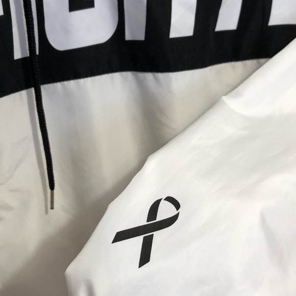 ➕ Forever 21 Plus Fighter Breast Cancer Awareness Windbreaker Hooded Pul… - Picture 7 of 12